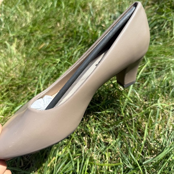 Easy Street Women's 6.5 Ballari Pumps Women's Shoes - Picture 2 of 7